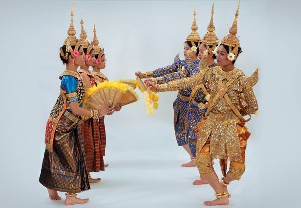 Fan Dance, Cambodian dance, 2007; Angkor Dance Troupe, Inc.; Lowell, Massachusetts; Photography by James P. Higgins